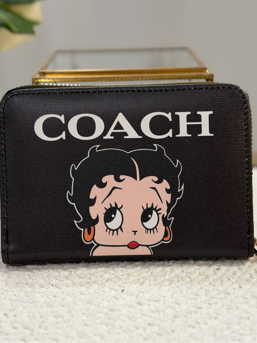 Wallet | Betty Boop Black Zip Around | Bright Graphic | NEW | Collectible - Picture 3 of 6